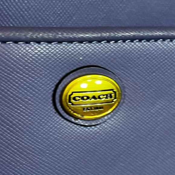 Coach Peyton Leather Pocket Tote F25667 – Porcelain Blue - Picture 3 of 15